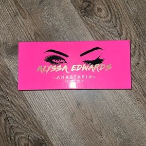 ALYSSA EDWARDS - ANASTASIA BEVERLY HILLS EYESHADOW PALETTE